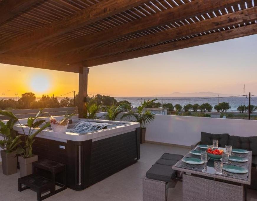 קרמסטי Odyssea Top View & Hot Jacuzzi Front Beach מראה חיצוני תמונה
